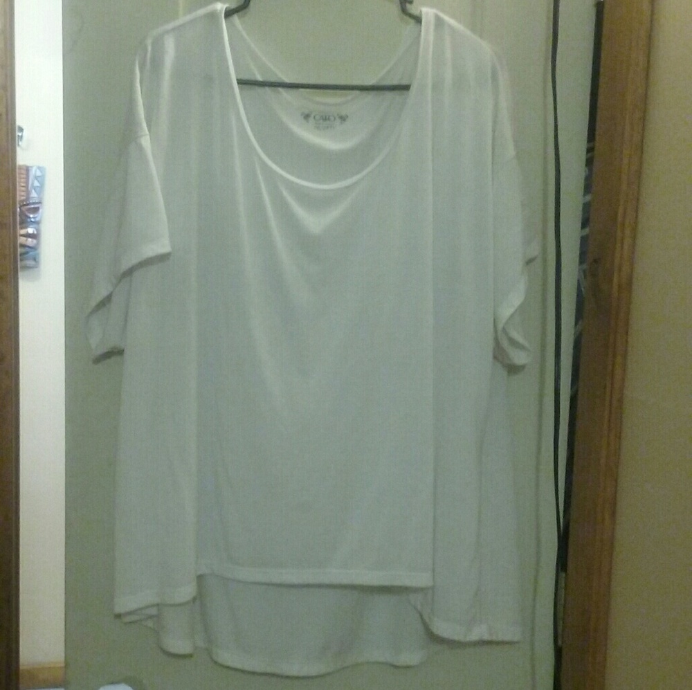 White hi low t-shirt